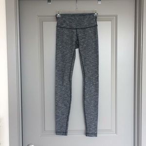 Lululemon knit black & white leggings size 4